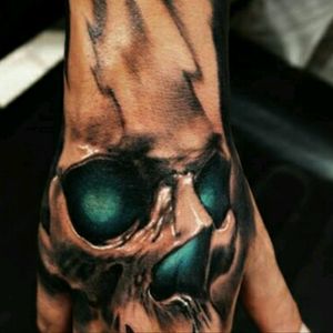 I've been looking at some hand tattoo ideas... I likes this!😎