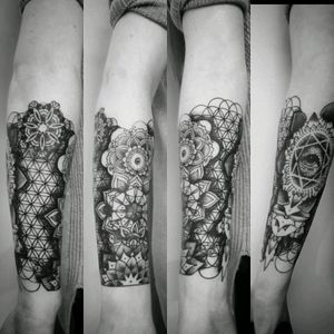 #mandala #mandalatattoos #tattoos #eternalinks #inked #armtattoos #inkedgirls #floweroflifetattoo #floweroflife #dots #dotwork #dotworktattoos