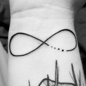 Broken infinity symbol on my wrist #tattoo #infinitytattoo #fineline #lineworktattoo