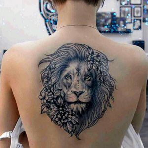 #tattoodo #blackandgrey #flowers #kingofthejungle #cat #lion #liontattoo #lionhead #tattoo #inked #tattooart #tattooartist #art #animal #animaltattoo #flower #backtattoo