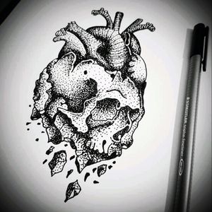 #skull #heart #fallingapart #blackwork #dotwork #drawing
