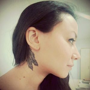 #neck #feather #feathers #feathertattoo