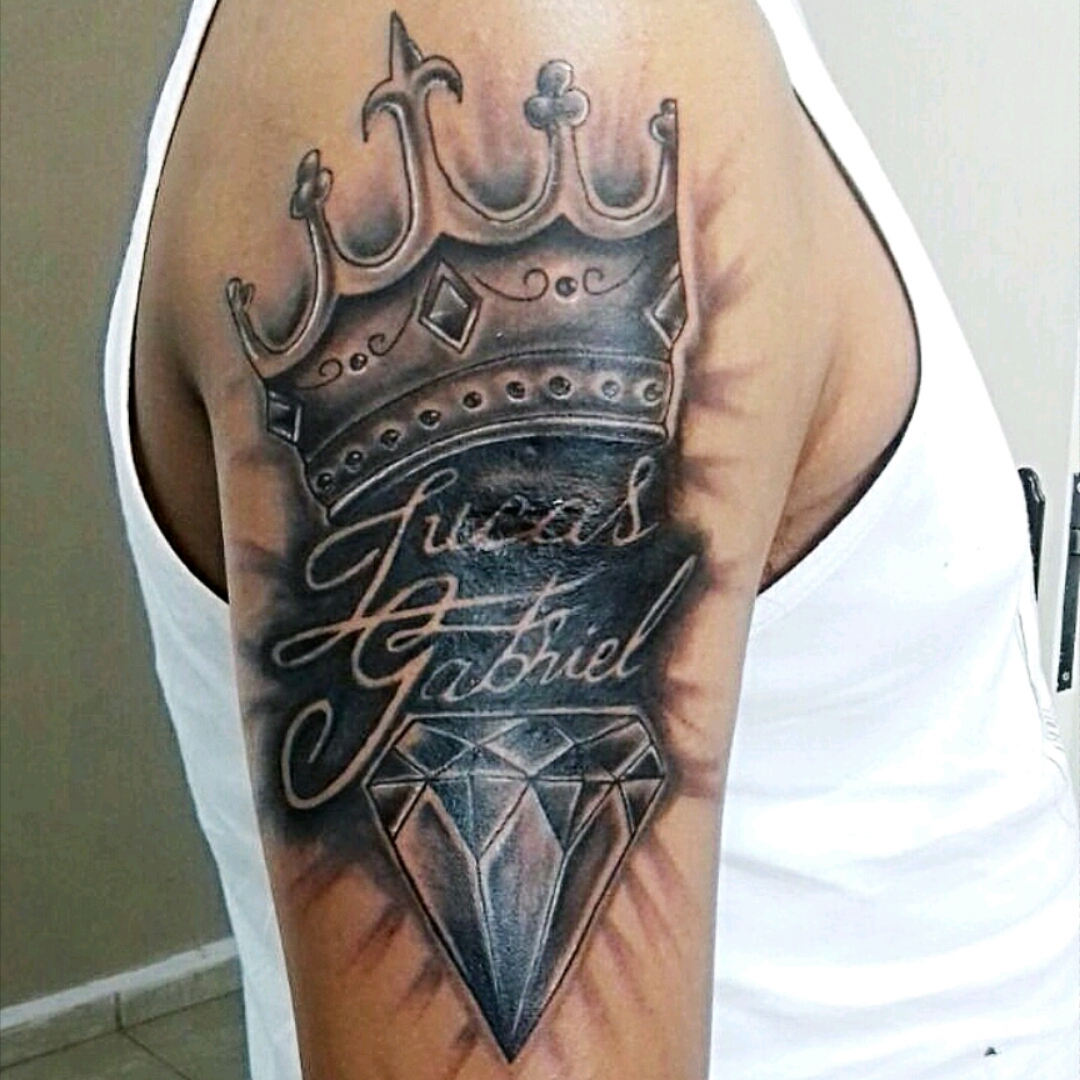 30 Diamond And Crown Tattoo