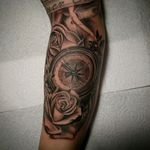 Compass and roses, done Whit kaco Tattoo Pen, Follow me on Instagram :JAIRO_RAMIREZART #jairoramirezart #blackandgrey #blackandgreytattoo #tattoo #blackandgreytattoos #tattooer #rosestattoos #rosestattoo #compasstattoo
