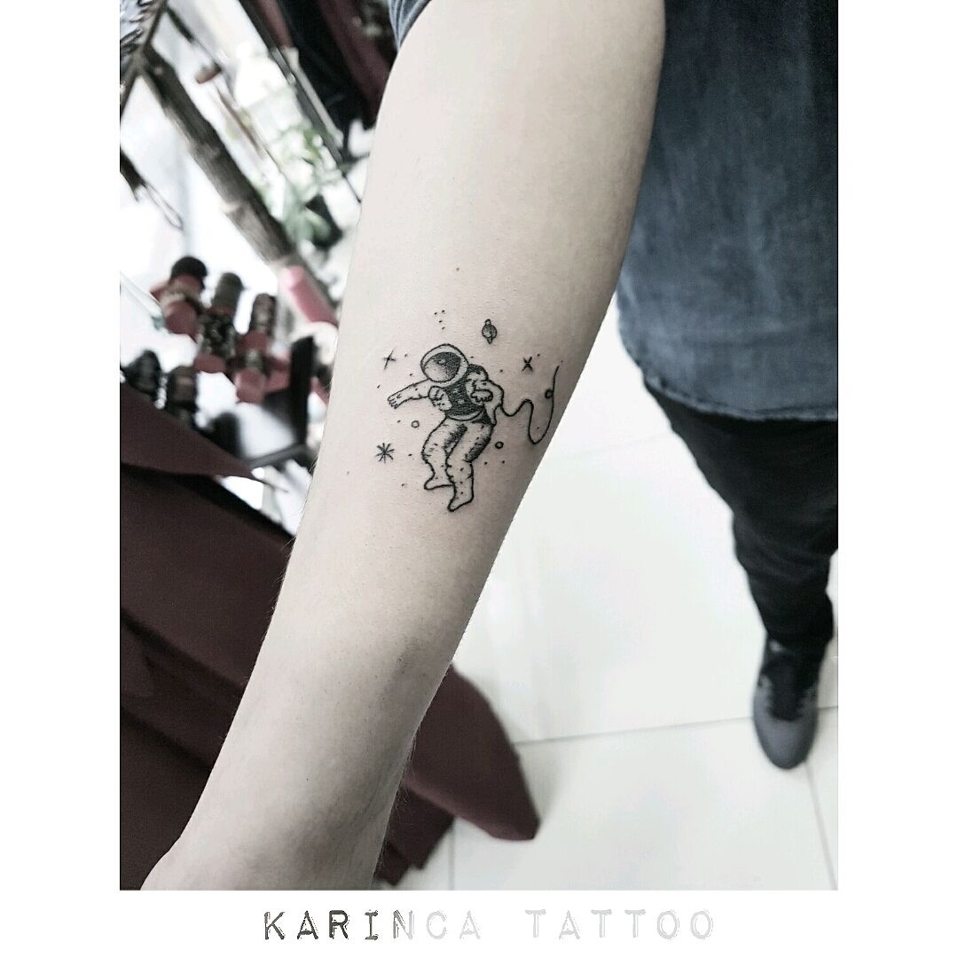 25 Adorable Minimalist Tattoo Designs By Former Cartoonist Ahmet Cambaz  Astronaut  tattoo Gaming tattoo Minimalist tattoo