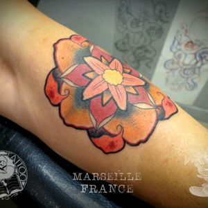 Done at LOVE GUN TATTOO, Marseille, France. @ARZON_Tony #oldschool #neotraditional #mandala #flower #mandaflor #tattootraveler