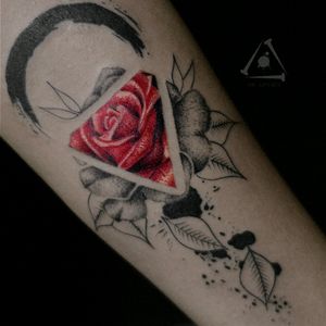 Amazing tattoo by brazilian artist @rafximenes7#flower #flor #blackwork #dotwork #pontilhismo #RafXimenes #tatuadoresdobrasil