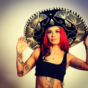 ##inked#alternativegirl #alternativemodel #tattooedwoman #womanwithink #inkaddict #caveiramexicana
