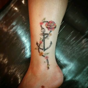 Mais uma da Carlinha! Tá virando minha tela já menina! 😊 Gratidão sempre pela sua confiança! #anchor #ancoratattoo #flowers #tattoo2me #tatouage #tonoinsptattoos #tattoodo #tatuaje #tattoobrasil #inspirationtatto #tattooed #tattooart #tattooartist #tattooflash #tattooist #inked #inkedup #tatts #inkedlife #inkedlifestyle #inkaddict #instagood #taot #theartoftattoos