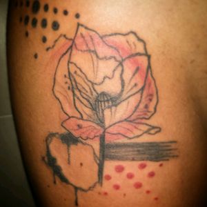 Poppy time - on me! #tattoo #ink #tattoopavia #tattoomilano #poppy #trashpolka #poppytattoo #trashpolkatattoo #flowertattoo #black #red #redandblack #watercolortattoo #instapic #picoftheday #workinprogress #workinghard
