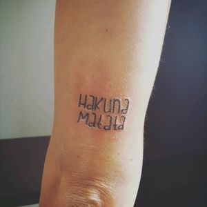 "Sta senza pensier!" - Grazie Biro! #tattoo #ink #tattoopavia #tattoomilano #script #scripttattoo #hakunamatata #hakunamatatatattoo #stasenzapensier #instapic #picoftheday #tattooapprentice