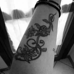 Il mio terzo tatuaggio. Ogni mio tatuaggio a un significato di vita. Questo tatuaggio presenta la mia terza storia. Il mio terzo capitolo.