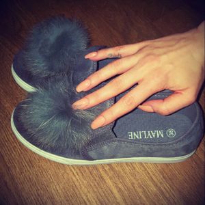 Love my new pom pom loafers ❤#greyisthenewblack #furrylicious #grey #fur #pompom #trainers #sneakers #shoes #streetwear #acrylicnails #nude #casual #fashion #overthetop #ott #fingertattoo #tattoo #lettering #fonts