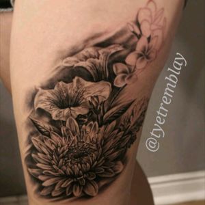 Start to this big #floraltattoo project.#flowers #blackandgrey #realism