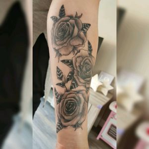 🌹 #blackroses #roses #tattoo #blackwork #blackink #tattooed