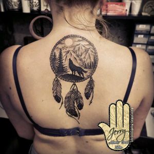 Dream catcher😀 #tattoo #inked #dreamcatchertattoo #dreamcatcher #wolf #wolftattoo #feathertattoo #feather #backtattoo #tattooideas #inksparation #inked #inkedgirls #tattooedgirls #tattooed #newquay #atlanticcoasttattoo