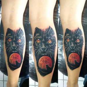 #cat #cattattoos #cattattoo #moon #catmoon #tattoos #realismtattoo #catlover #tattoomoon #cats #love #tattoolovers #tattooart