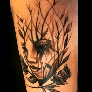 by thedoud apprentice tattoo artist second session #thedoud#apprenticetattoo#amazingink#tattooflower#womantattoo#tattoos#tattoowoman#tattoo#tattoolifemagazine#tatoueur#tatouages#tattooneotraditional#cheyennehawk#beauty#besttattoo#inked#thedood#arabesque#sketchbook#sketching#tattoomandala#mandala#realistictattoo#tattoorealistic#