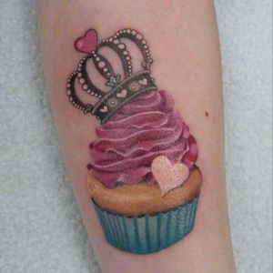 #cupcake #cupcaketattoo #realisticcolortattoo #redroomtattoo #alexandrahesse