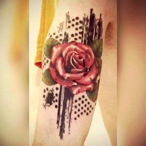 This is my third tattoo. A graphic roses.Voici mon troisième tatouage. Une rose graphique.#roses #graphic #flowers #flower