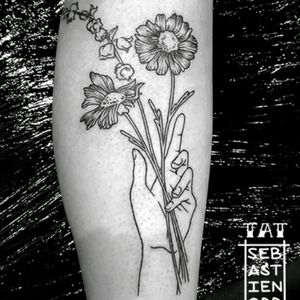 Session d'hier sur @melissagyt#tattoo #tattoos #toulouse #girlswithtattoos #tattooflower #tattooed #flowers #hand #minimaltattoo #tattooartist #tattooart #tattooedgirls #instatattoo #tattooist #eyeofthetiger #tiger #tigre #tatouage #animal #felin #tattoodesign #tattoogirl #tattooing #tattooleg #inked #ink #blacktattoo #artcoretattoos #sebastienoddtattoos