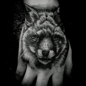 Why a fox on my hand? To symbolise my true love for animals and for the way I have am affinity towards foxes. There's something about them that just draws me to them. They're so inquisitive, fun, family orientated animals. #handtattoo #FreshInk #ink #FreshTattoo #FoxTattoo #AnimalTattoo #AnimalInk #HandInk #HuntingtonInk #FoxInk #Fox #Inquisitive #Risk #BlackInk #Blackwork #Blackandwhite