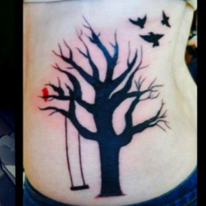 Family tree with 3 black birds for my 2 brothers and I, Cardinal for my grandmother, and old rope swing #familytree #familytattoo #sidetattoo