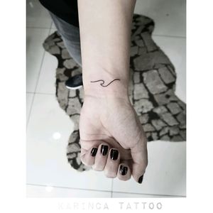 🌊 Minimal Wave Instagram: @karincatattoo #wave #tattoo #arm #tattoos #minimaltattoo #smalltattoos #minimal #tattooink #dövme #istanbul #tattooer