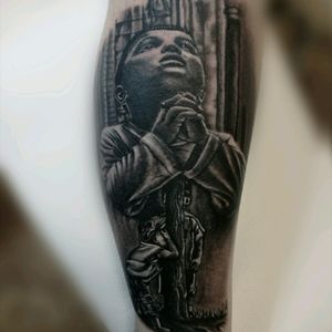 Carpe Diem Tattoo Studio via della Speranza 3 Casaletto Vaprio(CR)i tatuaggi realistici black and gray ed ornamentali