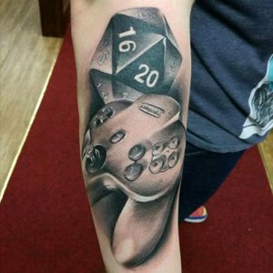 Amazing geek tattoo by Connor Prue!#realism #realismo #blackandgrey #pretoecinza #gamer #games #nerd #geek #nintendo #dice #dado #rpg #ConnorPrue