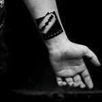 @andre_samarski #tattoo #suicide #blackworktattoo #bladetattoo #conceptualtattoo #graphictattoos #inked #inkedup #inkedyou