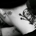 @andre_samarski #tattooart #tattoo #blackinktattoo #blackworktattoo #fear #necktattoo