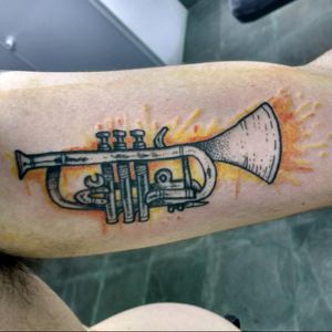 This one was for a cool teacher of mine! He loves jazz music.#watercolor #music #linework #fineline #dotwork #boldline #arm #armtattoo #brasil #brazil #saopaulo #jazz