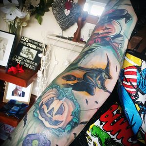 Halloween sleeve 😄 #tattoo #tattoolove #sleeve #colourful #loveit #witch #halloween #halloweensleeve #pumpkin #scarecrow #sleeve #colourful #fun #bats #spiderweb #allmine