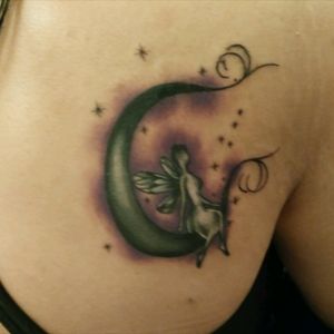 Finally fixed my 5 year old unfinished tattoo. Moon with fairy @delbarrio oslo