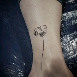 #tattoo #tattooing #flowertattoo #popyflowertattoo #linetattoo #minimalisticta