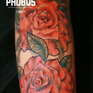 Neo traditional Roses1 session of 4 hours.Sadly it's just missing the white, we unfortunately peaked in the costumer pain threshold before finishing.