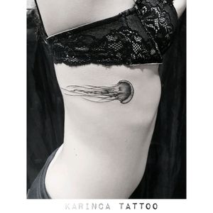 Jellyfish 🌊 Instagram: @karincatattoo #jellyfish #tattoo #rib #tattoos #girltattoo #womentattoo #ribtattoo #blacktattoo #tattooed #inked #tattoolove #tattoomodel #istanbul #dovme #tattooartist #Tattoodo