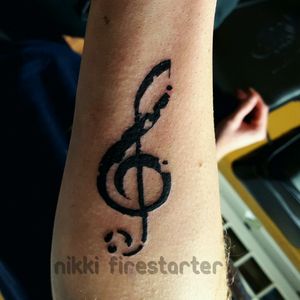Today I did my first official tattoo on my boyfriend! One small step toward kicking off my career as a tattoo artist. I have a handful of other people set up to practice on in the summer, but I'm always looking for more, so hit me up if you're interested!-- n!k#tattoo #apprentice #trebleclef #music #musicaltattoos