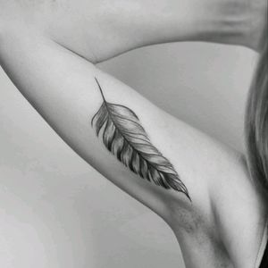 « Die Feder ist mächtiger als die Klinge» 🖋⚡🗡 #tattoo #tattoos #feathertattoo #tattooplume #toulouse #girlswithtattoos #tattooed #tattoofeder #tattooartist #tattooart #tattooedgirls #instatattoo #tattooist #tatouage #tattoodesign #tattoogirl #tattooing #tattooarm #tattoobras #inked #ink #blackandgreytattoos #artcoretattoos #sebastienoddtattoos