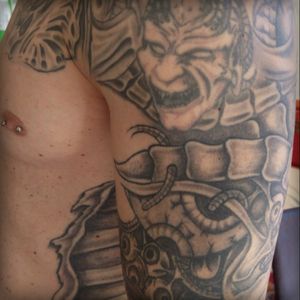 #fratze #arm#sleevetattoo #sleeve #biomechanik #rippen #tattoo #tattoos #tattooedmann #followme #follower #follow #cheyene #black #blackgrey #simone hertel #tattooartist