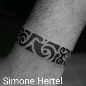 #hand #handgelenk #maori #tattoo #tattoos #tattooedmann #followme #follower #follow #cheyene #black #tattooedman #artist #simone hertel #followme