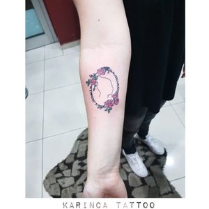 Her daughter's silhouette Instagram: @karincatattoo #silhouette #daughter #tattoo #flower #frametattoo #linetatttoo #smalltattoo #minimaltattoo #little #tattoos #ink #istanbul