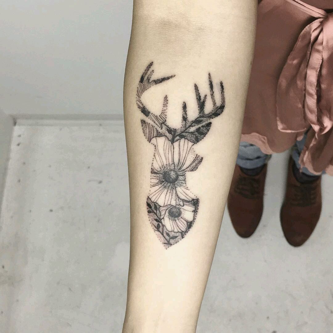 Tattoo Snob on Twitter Flower Deer by makkalarosetattoos in Auckland  New Zealand flowers deer buck antlers makkalarosetattoos au  httpstcob8HWIoF1RT httpstco8hmTiOwv6L  X