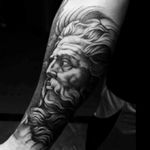 Zeus tatto Artist:desconocido