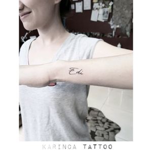 "Edi"Instagram: @karincatattoo#script #writing #tattoo #letteringtattoo #lettertattoo #armtattoo #smalltattoo #minimaltattoo #little #tatted #tattooart