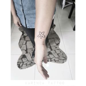 🌸 All of them are my works Instagram: @karincatattoo #flowertattoo #smalltattoo #minimaltattoo #little #tatted #tattooart #tattooartist #tattooer #tattoostudio #ink #linetattoo #armtattoo #istanbul