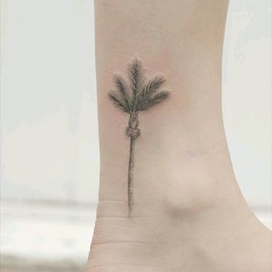 By #HannahNovaDudley #singleneedle #palmtree #coconut #minimalist