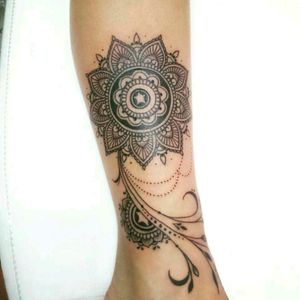 Mandala feita pelo tatuador Cristian Maia,  para contato WhatsApp  (11) 97228-8736