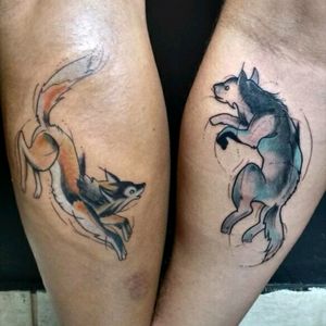 Com seu par... João... Muito show... Tattoo de casal, a rápida eu que fiz... O lobo por Will Ferreira... Amei!Couple Tattoo Fox and Wolf, loved!#vivianferreira #vipetattoo #xoxo #tattooedcouples  #foxtattoo #wolftattoo #raposa #lobo #tattoomylife #casal #feliz #lovemyjob❤️